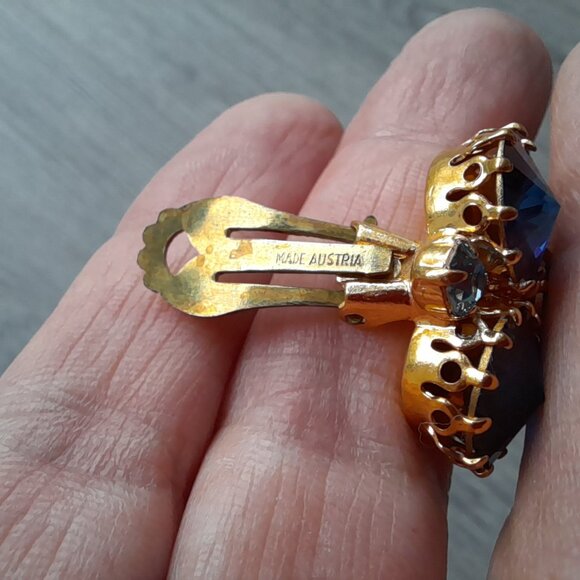 Vintage Blue Faceted Crystal Clip On Earrings Made in Austria - Picture 3 of 13